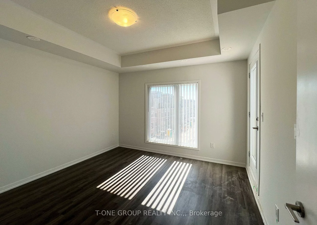 90, Honeycrisp, Vaughan Corporate Centre, Vaughan