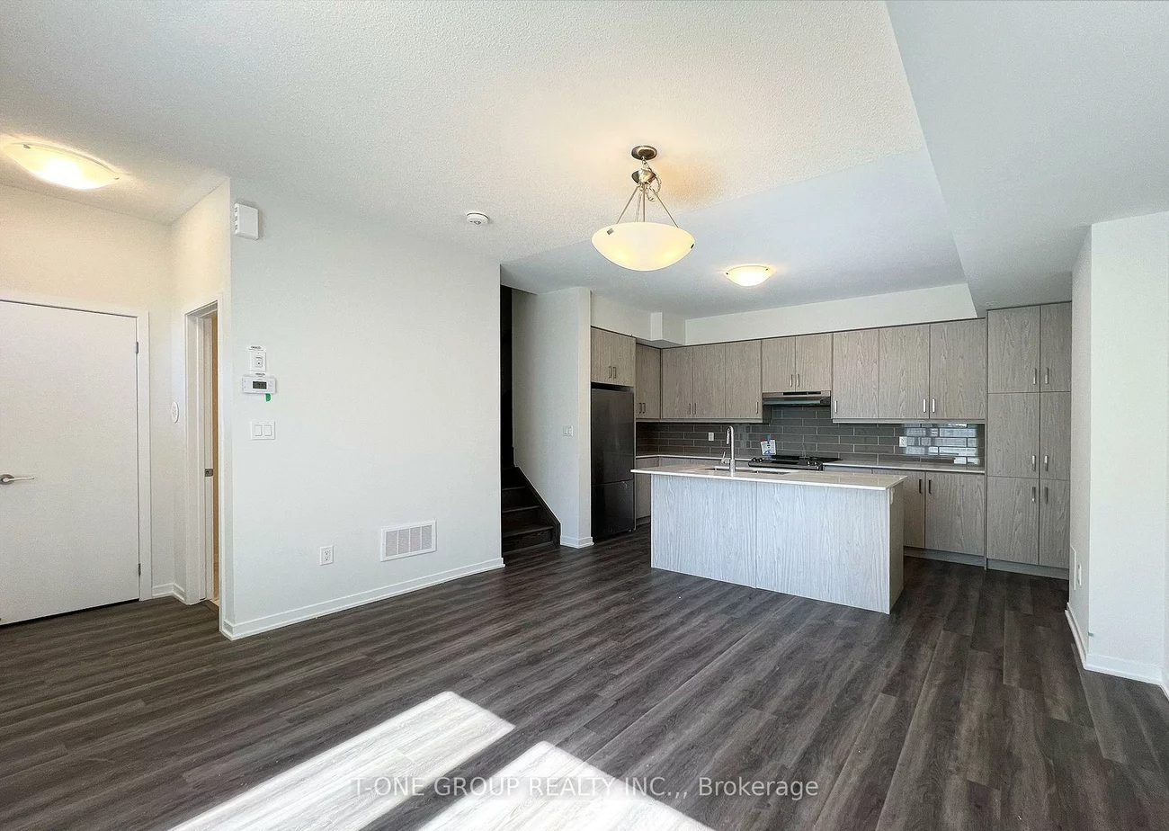 90, Honeycrisp, Vaughan Corporate Centre, Vaughan
