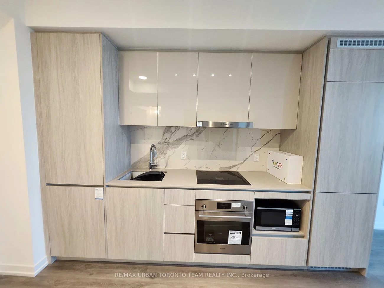 28, Interchange, Vaughan Corporate Centre, Vaughan