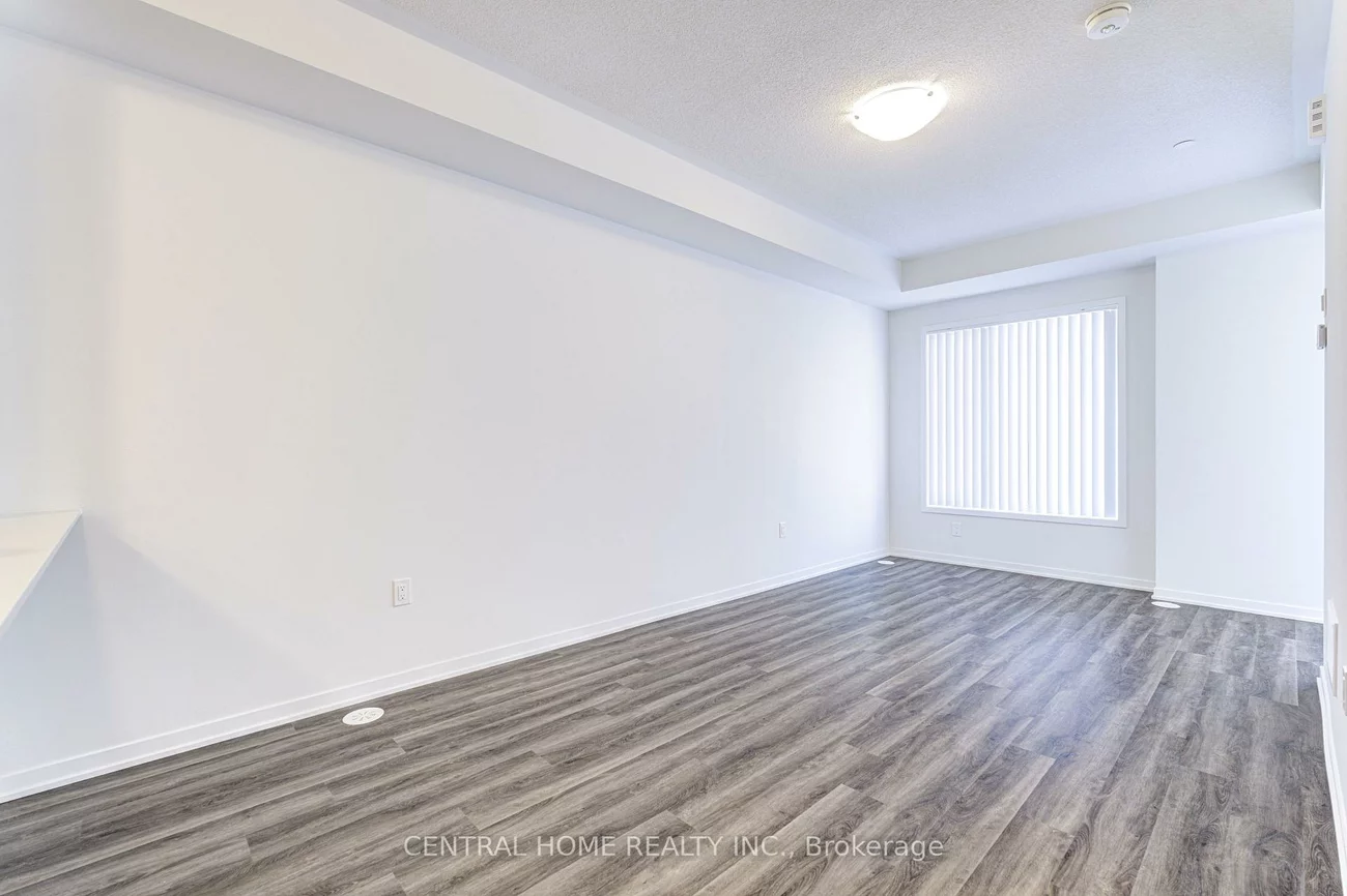 130, Honeycrisp, Vaughan Corporate Centre, Vaughan