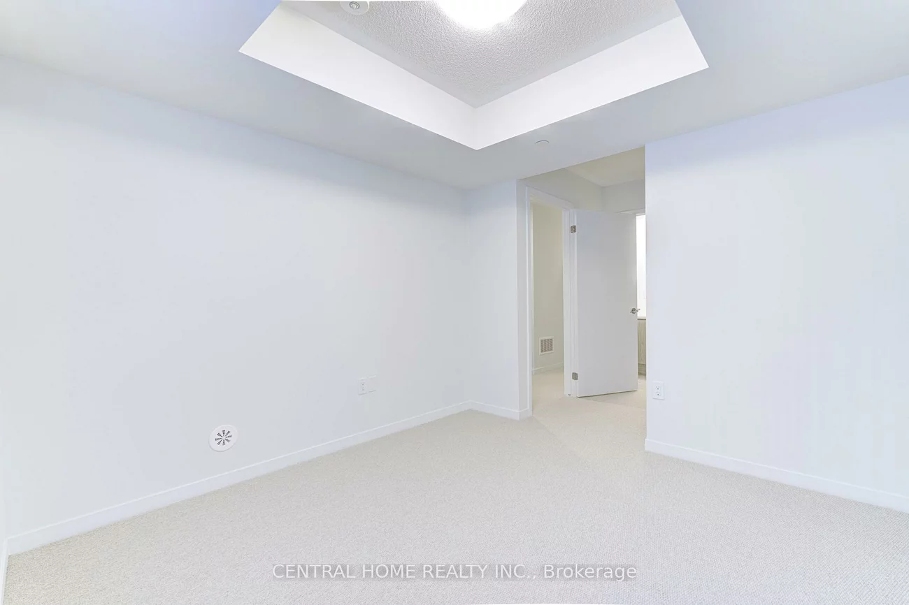 130, Honeycrisp, Vaughan Corporate Centre, Vaughan