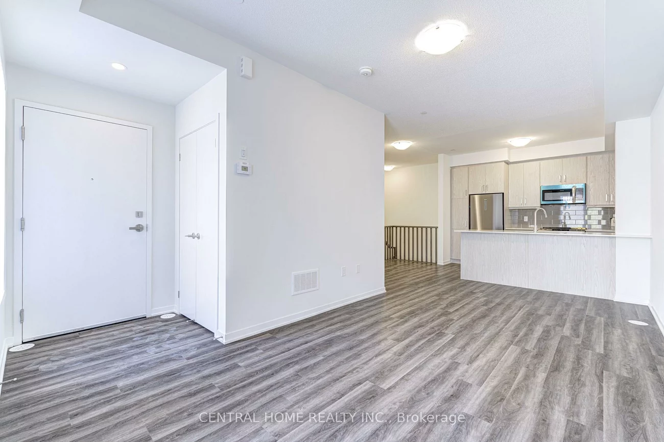 130, Honeycrisp, Vaughan Corporate Centre, Vaughan