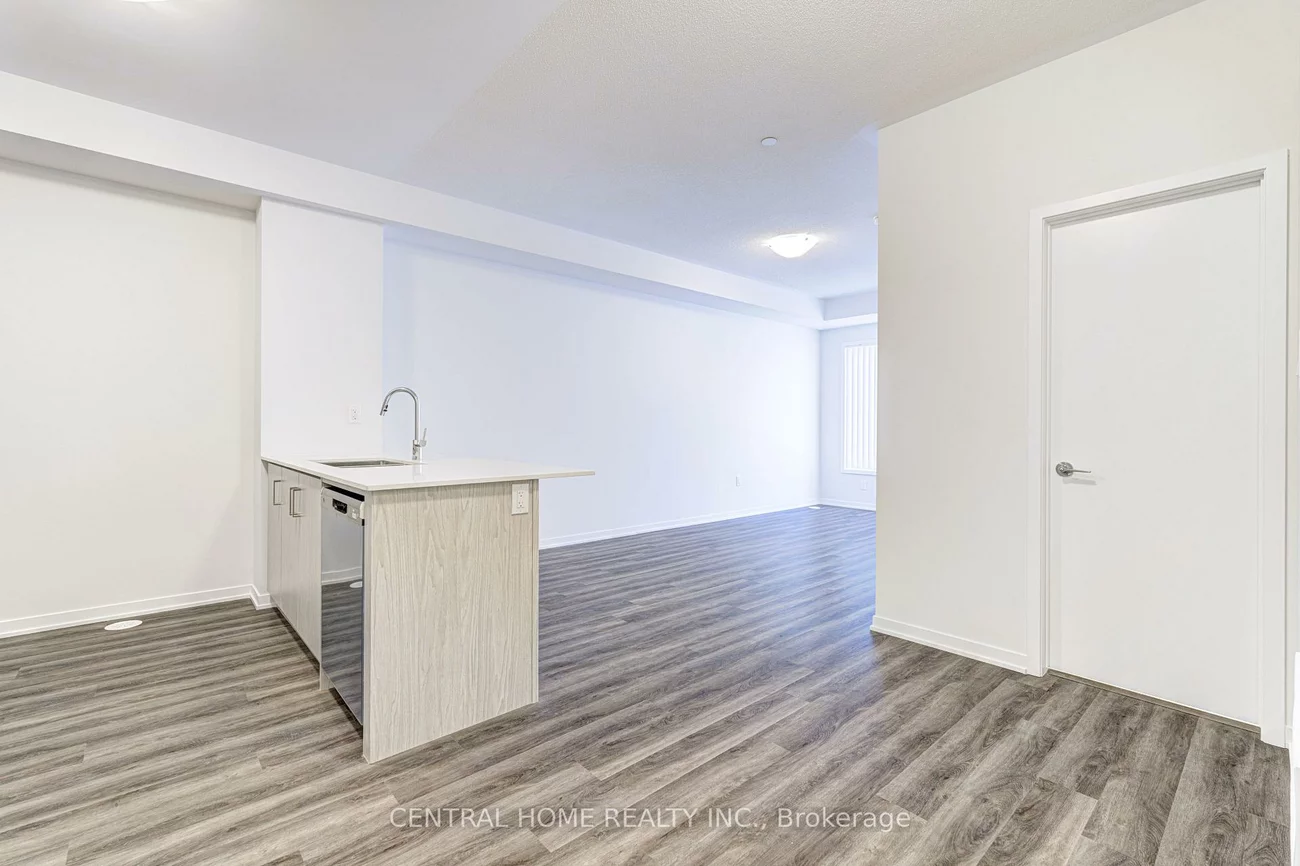 130, Honeycrisp, Vaughan Corporate Centre, Vaughan