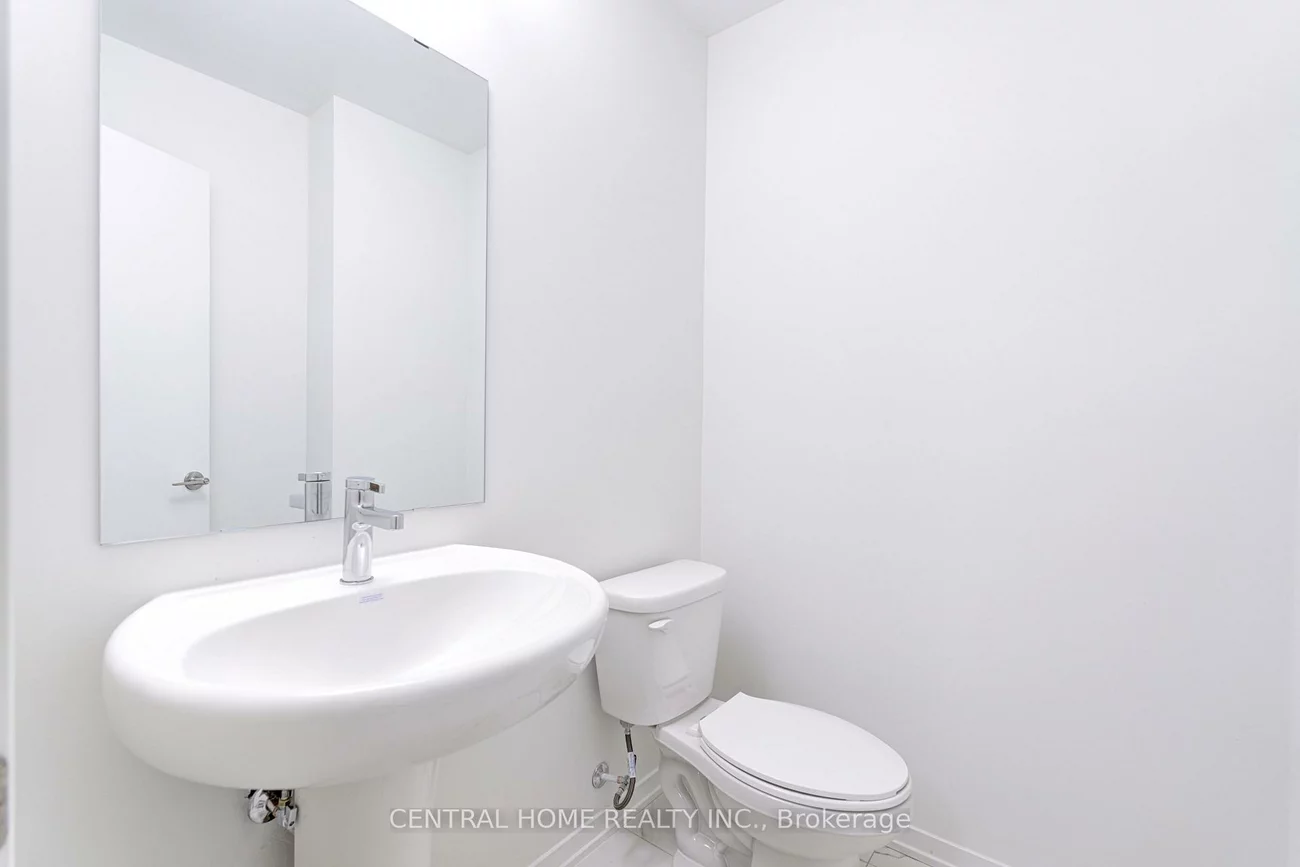 130, Honeycrisp, Vaughan Corporate Centre, Vaughan