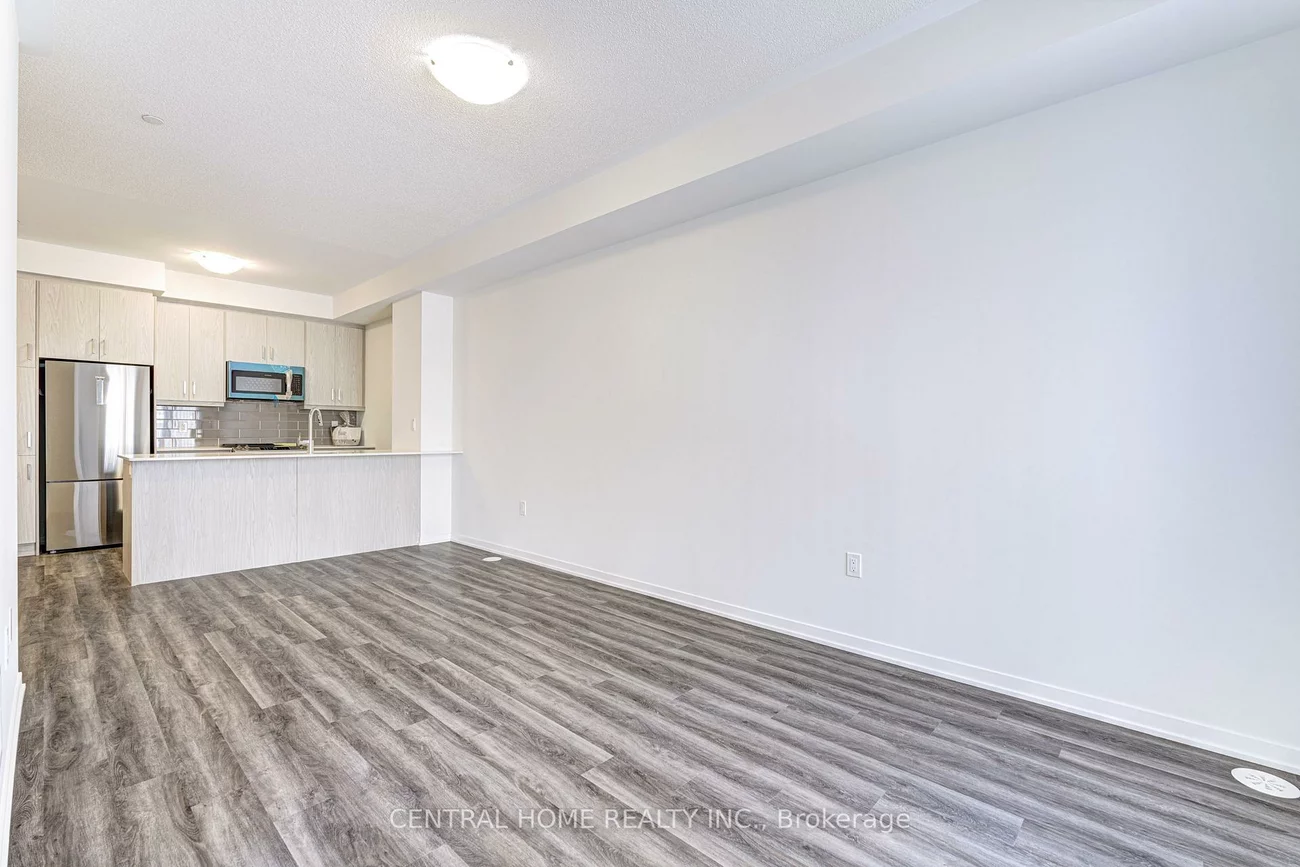 130, Honeycrisp, Vaughan Corporate Centre, Vaughan