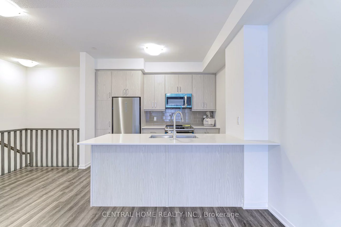 130, Honeycrisp, Vaughan Corporate Centre, Vaughan
