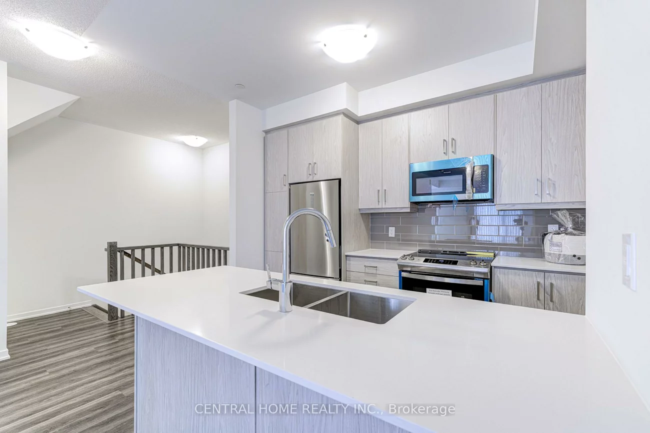 130, Honeycrisp, Vaughan Corporate Centre, Vaughan