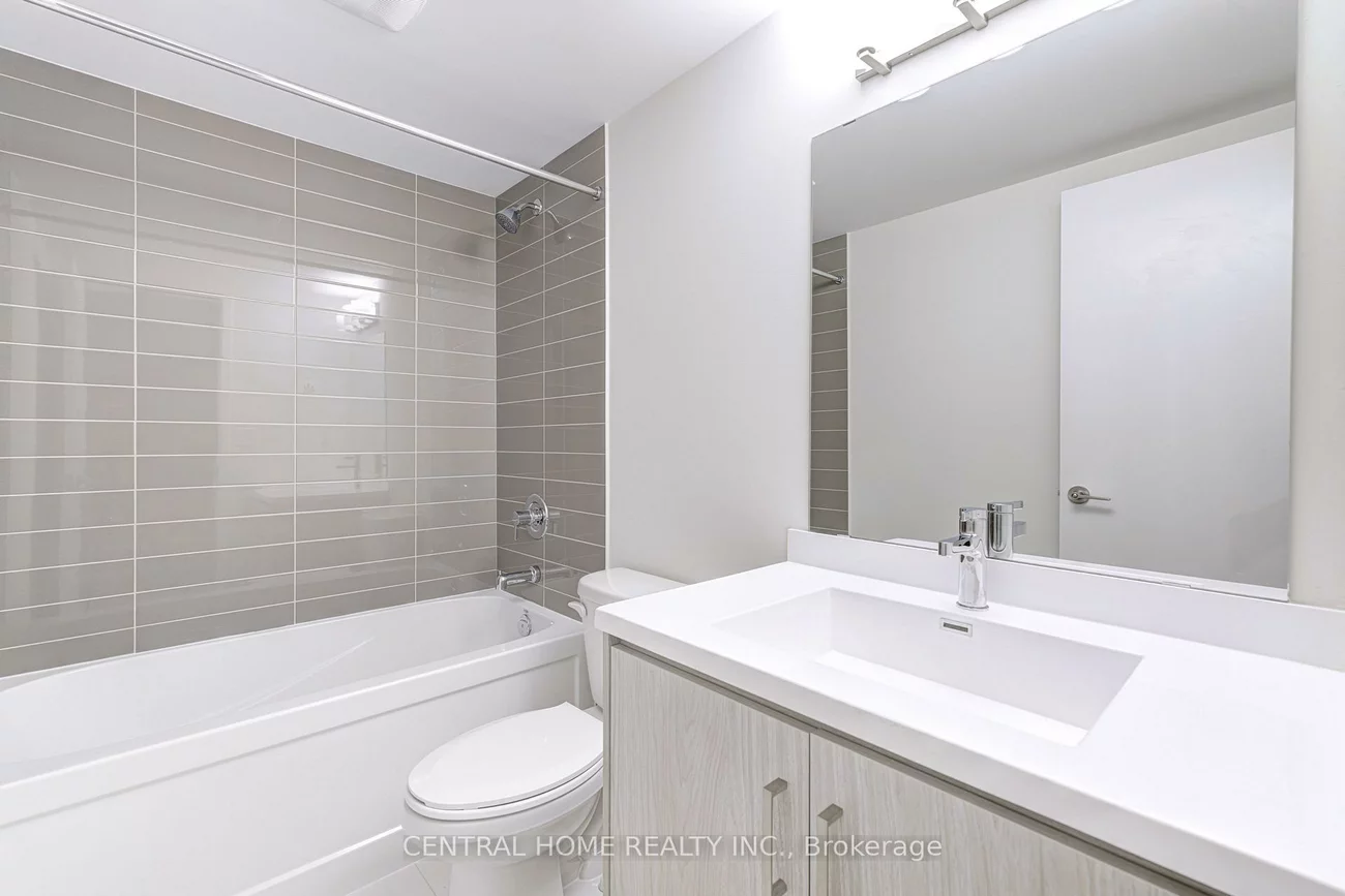 130, Honeycrisp, Vaughan Corporate Centre, Vaughan