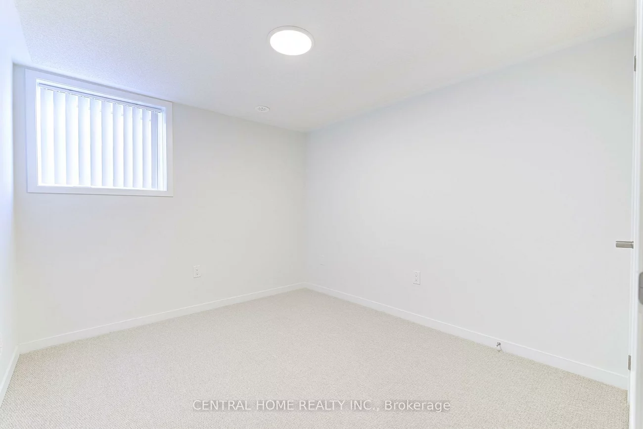 130, Honeycrisp, Vaughan Corporate Centre, Vaughan