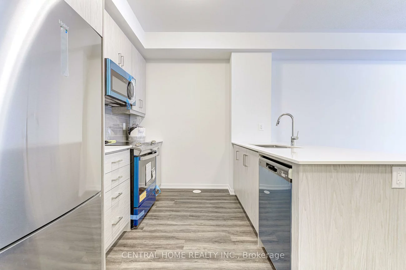 130, Honeycrisp, Vaughan Corporate Centre, Vaughan