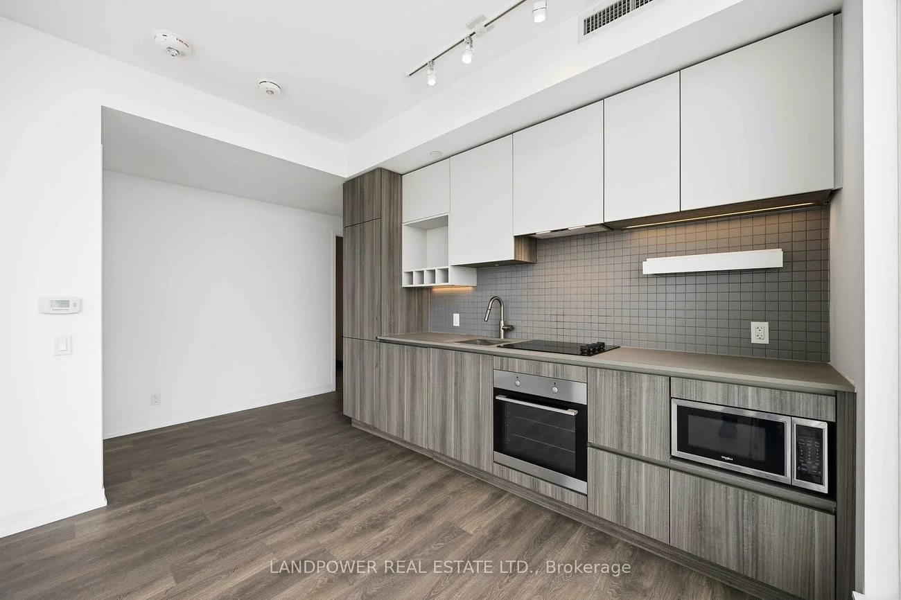 898, Portage, Vaughan Corporate Centre, Vaughan
