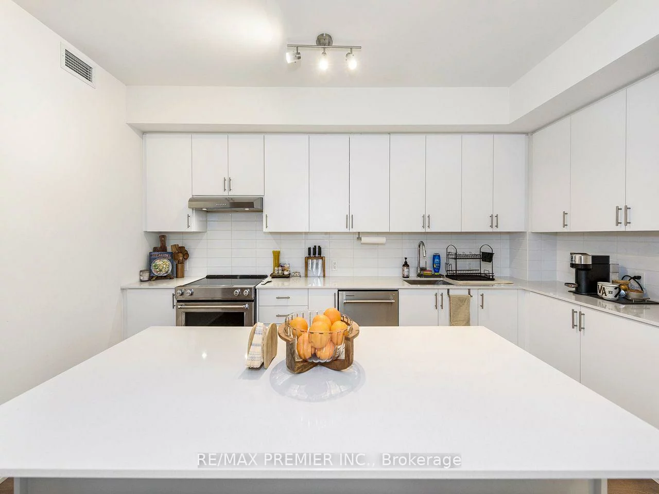 8960, Jane, Concord, Vaughan