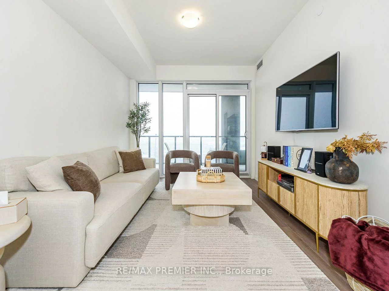 8960, Jane, Concord, Vaughan