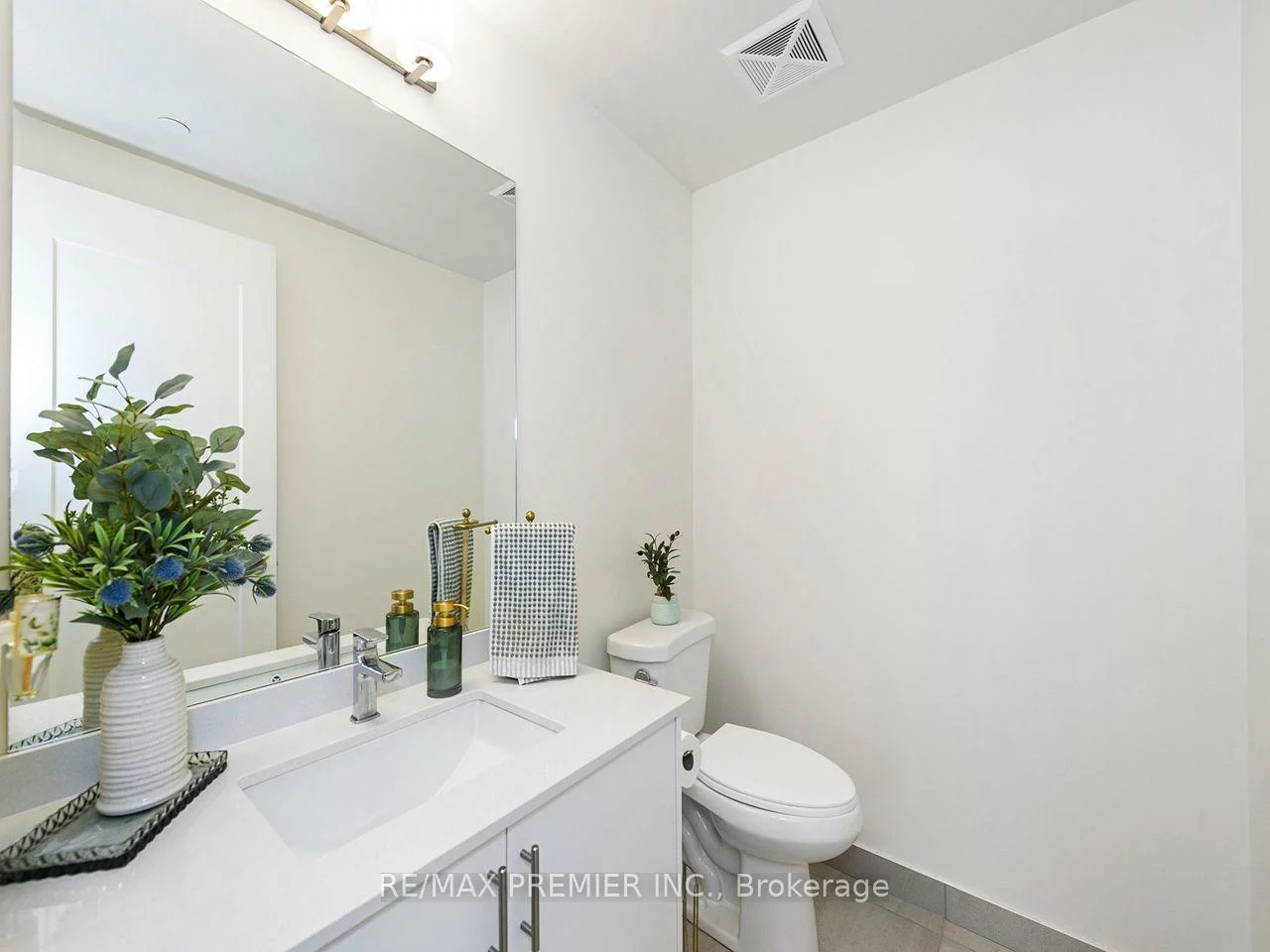 8960, Jane, Concord, Vaughan