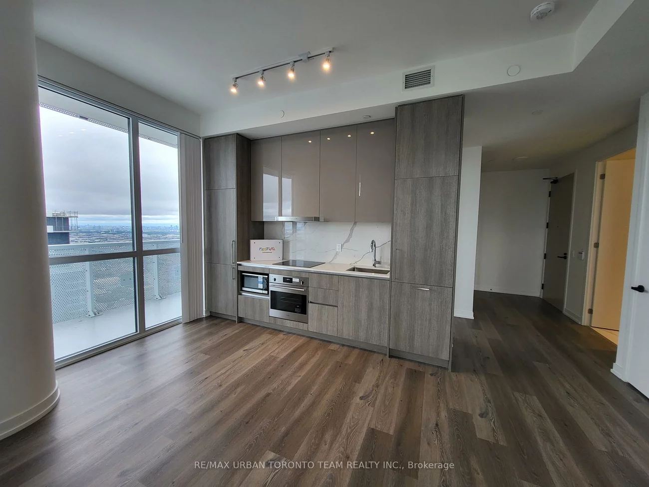225, Commerce, Vaughan Corporate Centre, Vaughan