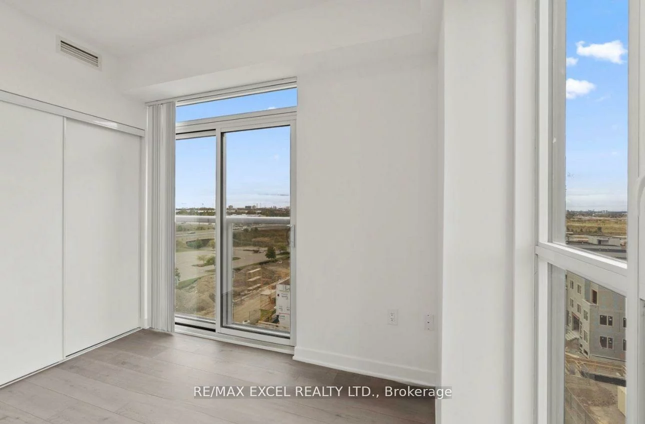 60, Honeycrisp, Vaughan Corporate Centre, Vaughan