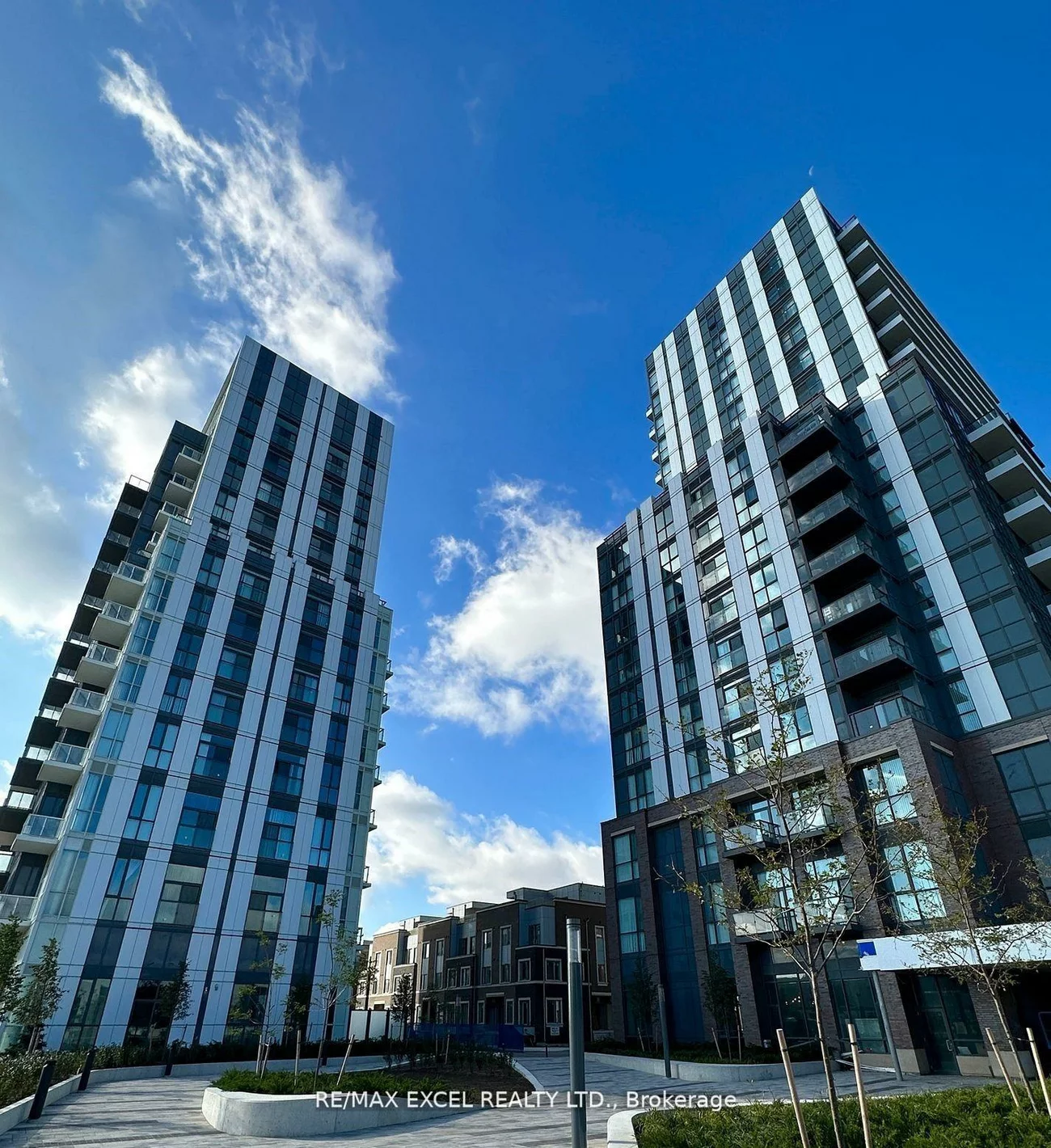 60, Honeycrisp, Vaughan Corporate Centre, Vaughan