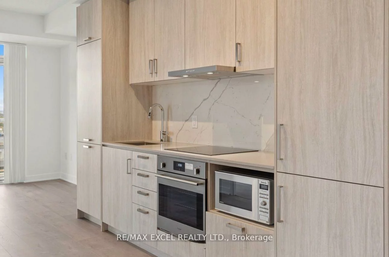 60, Honeycrisp, Vaughan Corporate Centre, Vaughan