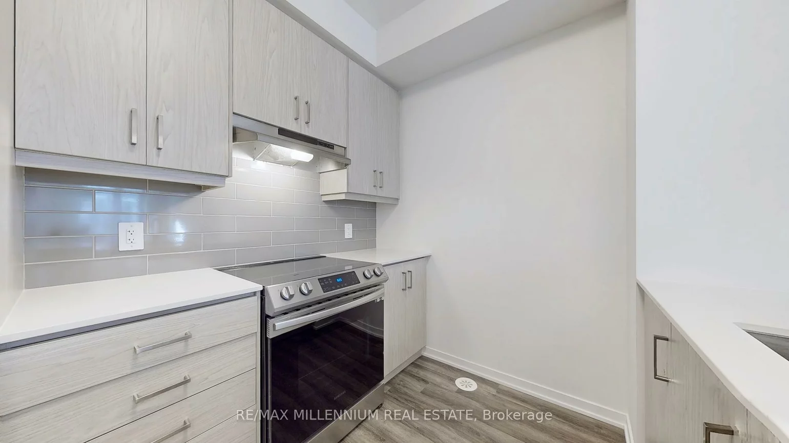 31, Honeycrisp, Vaughan Corporate Centre, Vaughan