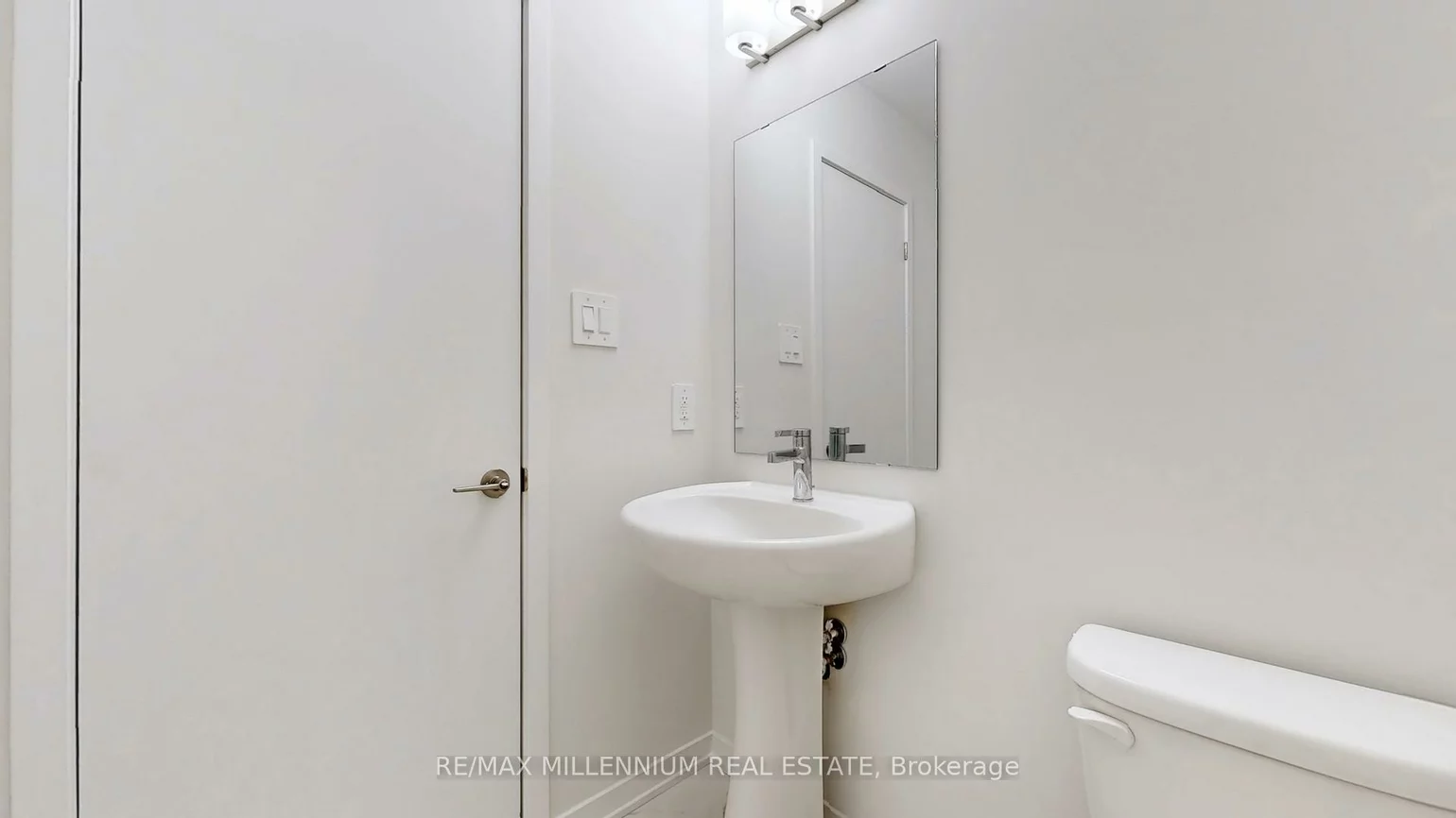 31, Honeycrisp, Vaughan Corporate Centre, Vaughan