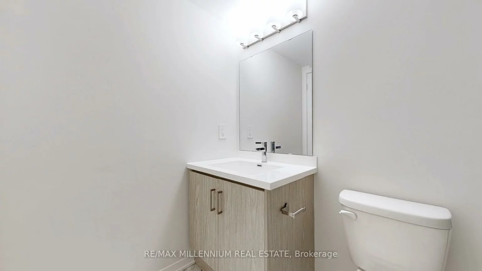 31, Honeycrisp, Vaughan Corporate Centre, Vaughan