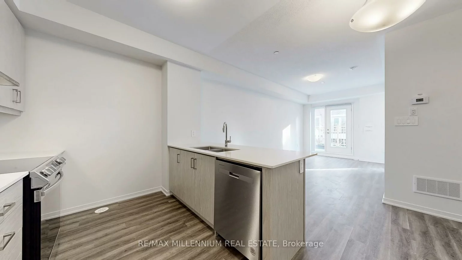 31, Honeycrisp, Vaughan Corporate Centre, Vaughan