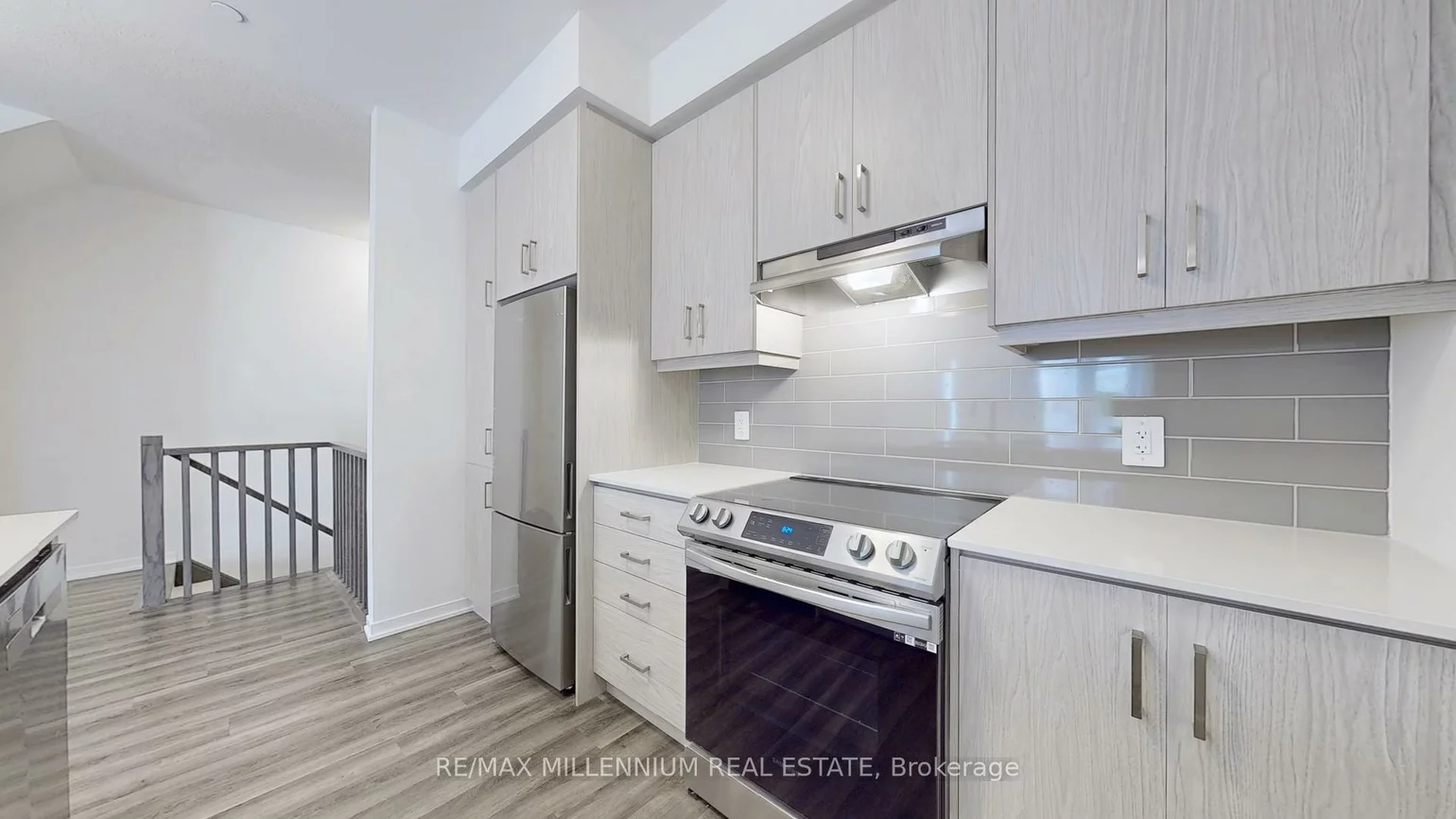 31, Honeycrisp, Vaughan Corporate Centre, Vaughan