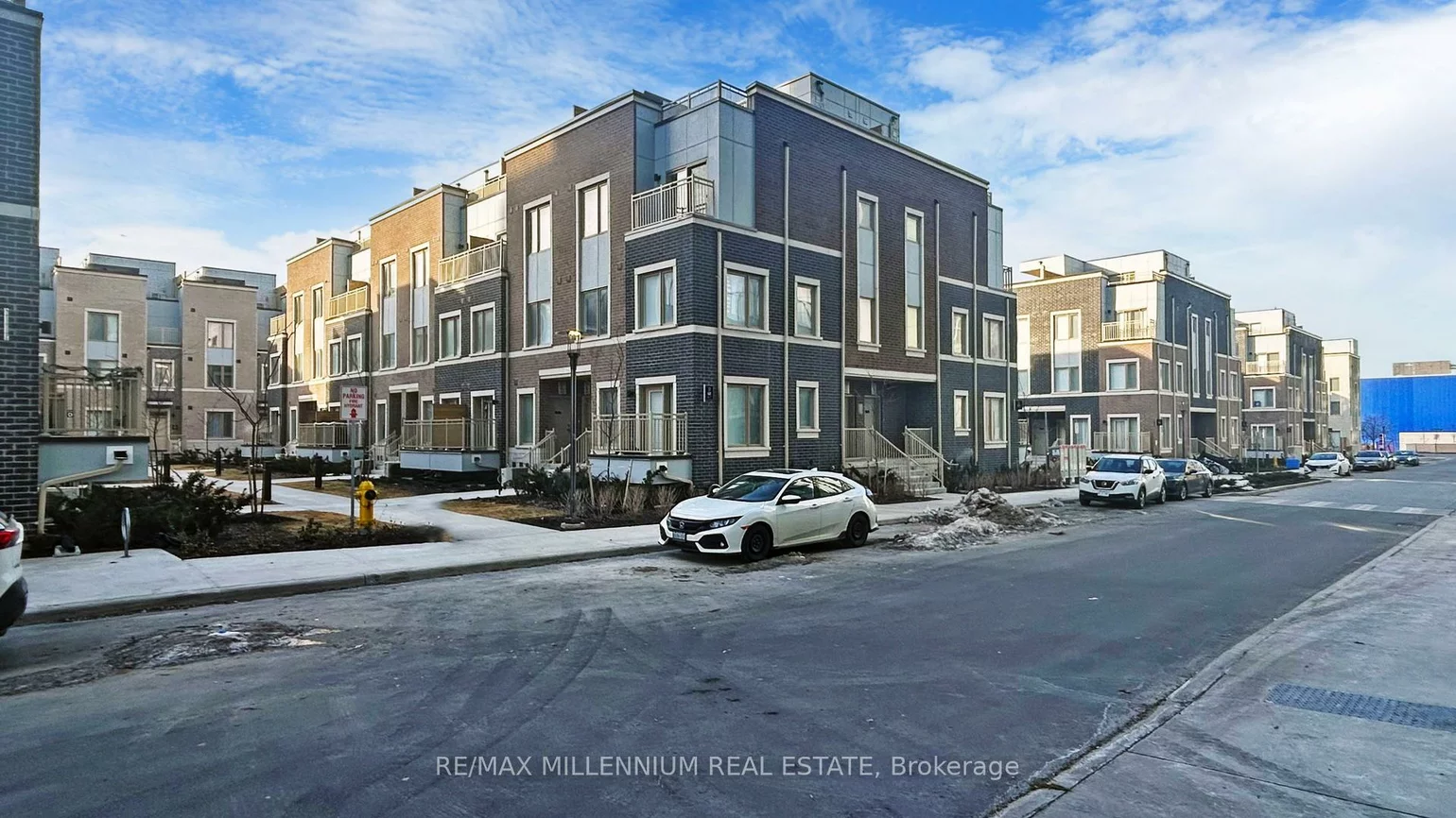 31, Honeycrisp, Vaughan Corporate Centre, Vaughan