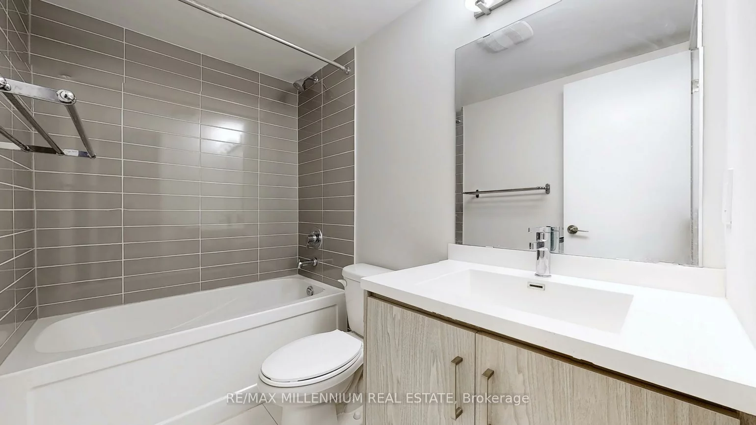 31, Honeycrisp, Vaughan Corporate Centre, Vaughan
