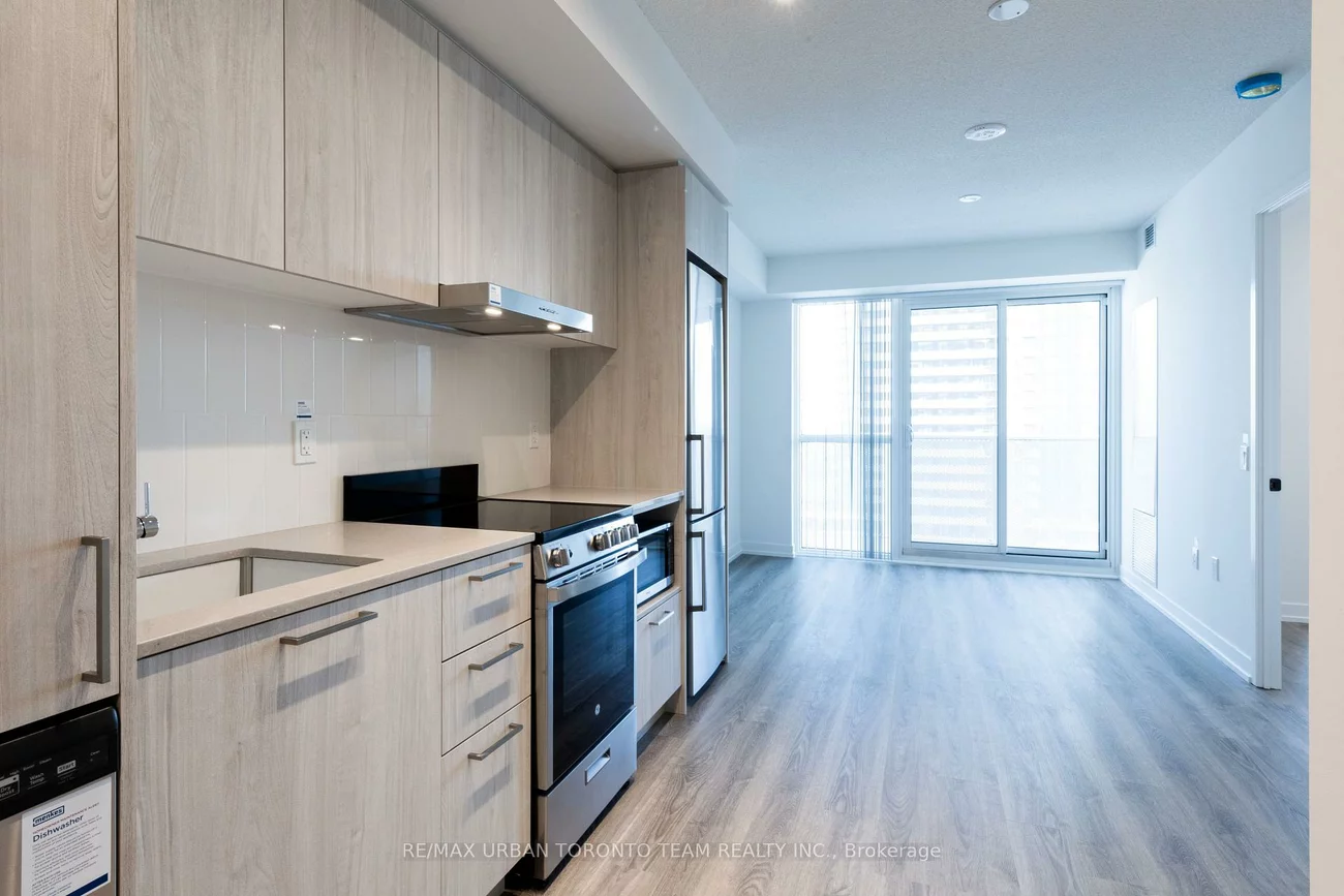 195, Commerce, Vaughan Corporate Centre, Vaughan