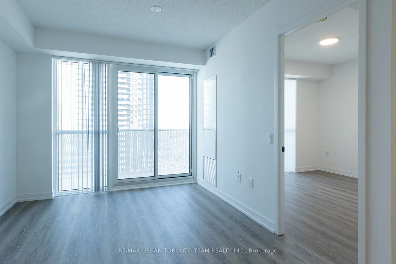 195, Commerce, Vaughan Corporate Centre, Vaughan