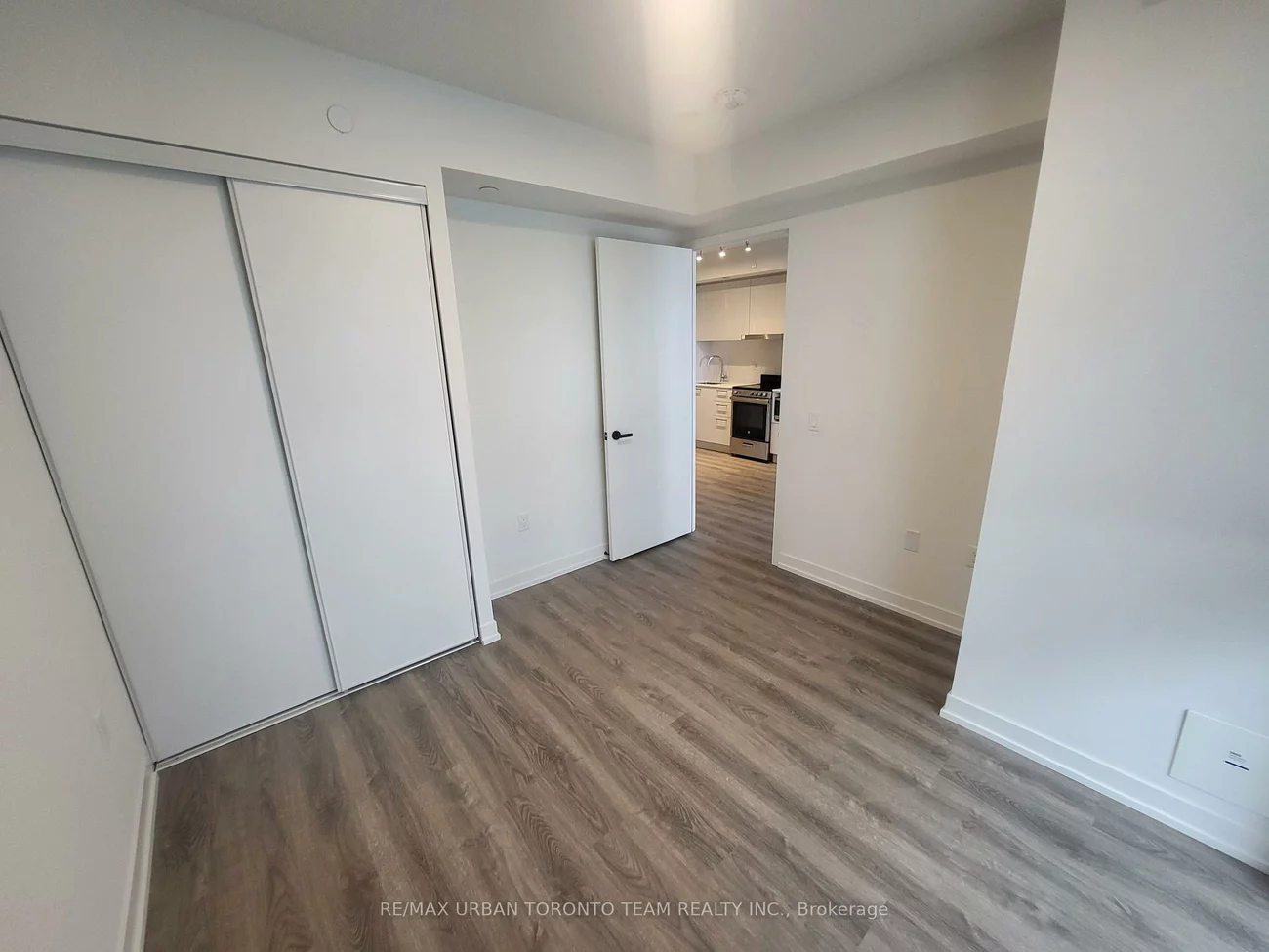 195, Commerce, Vaughan Corporate Centre, Vaughan