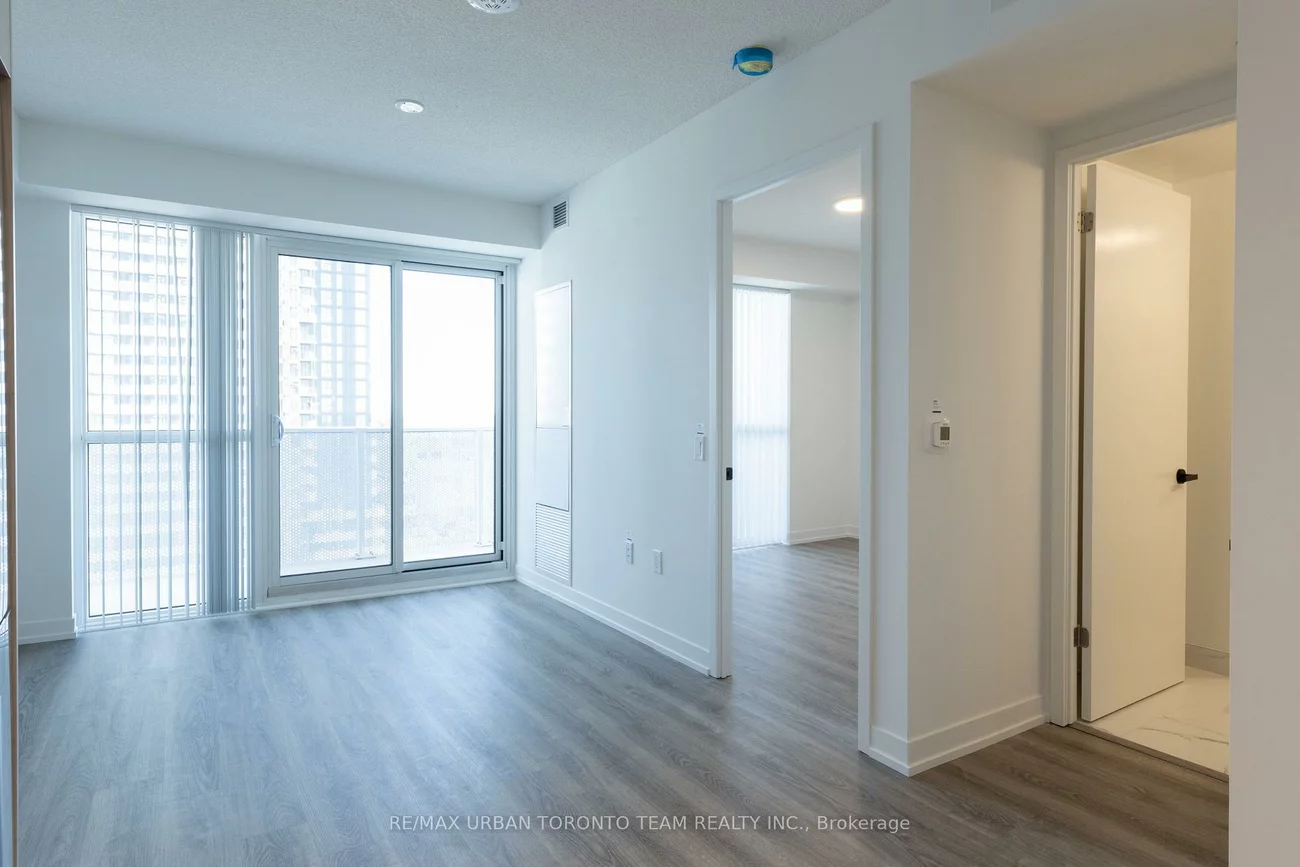 195, Commerce, Vaughan Corporate Centre, Vaughan