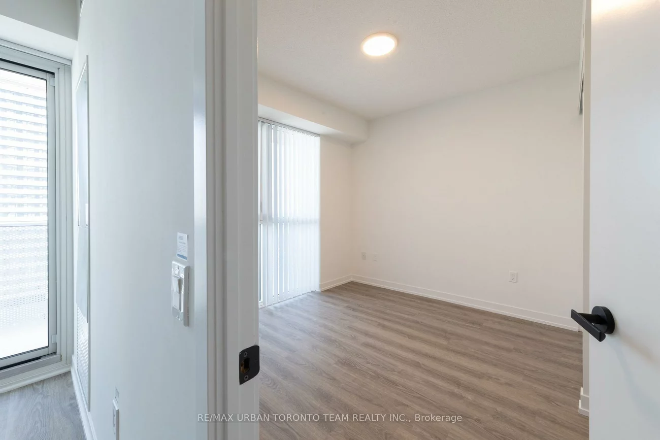 195, Commerce, Vaughan Corporate Centre, Vaughan