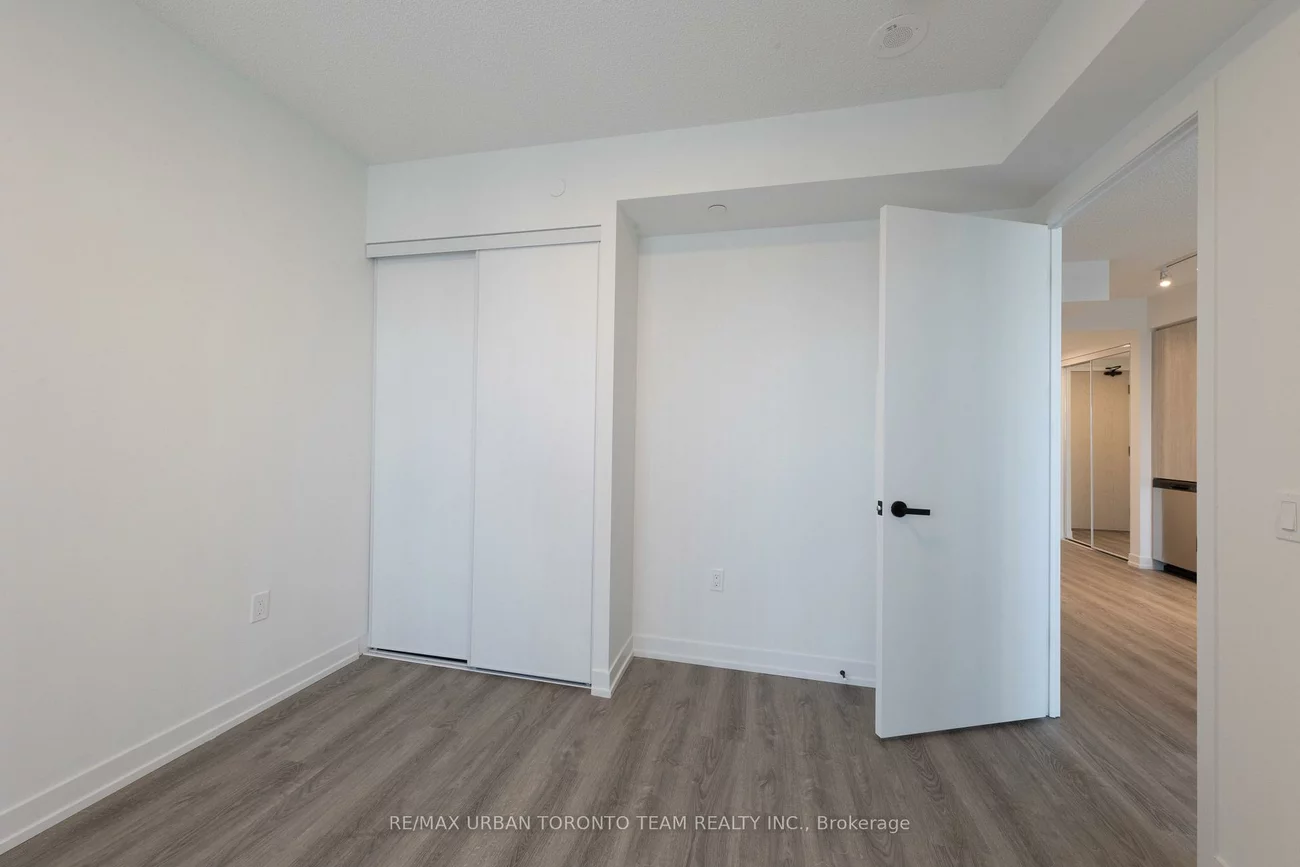 195, Commerce, Vaughan Corporate Centre, Vaughan