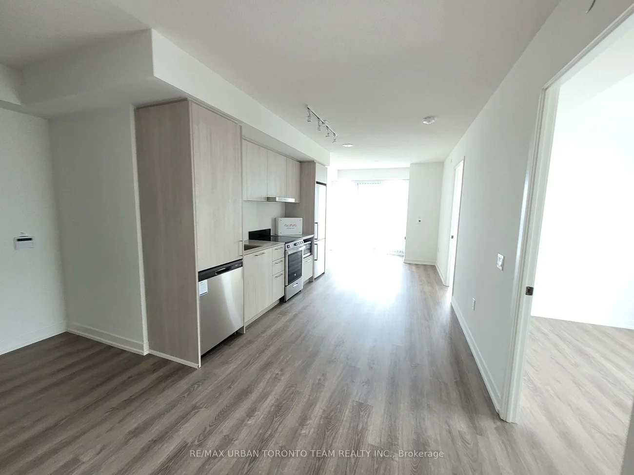 195, Commerce, Vaughan Corporate Centre, Vaughan