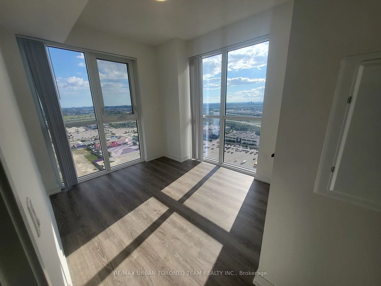 195, Commerce, Vaughan Corporate Centre, Vaughan
