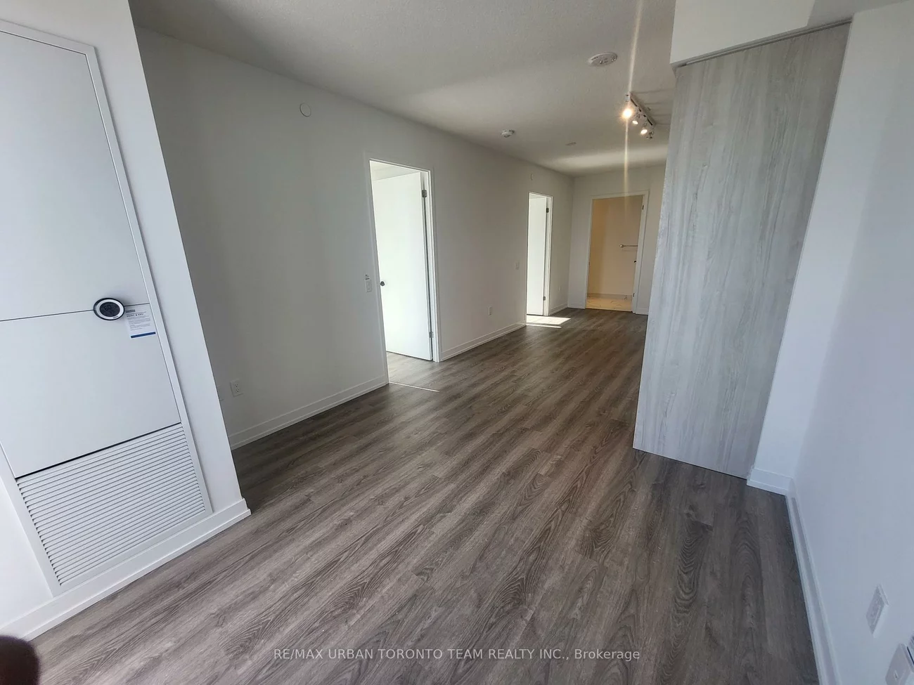 195, Commerce, Vaughan Corporate Centre, Vaughan
