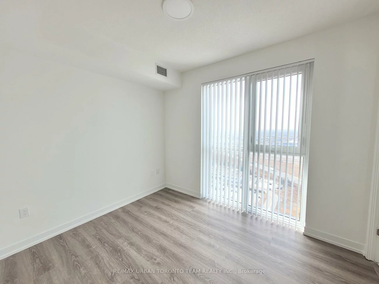 195, Commerce, Vaughan Corporate Centre, Vaughan