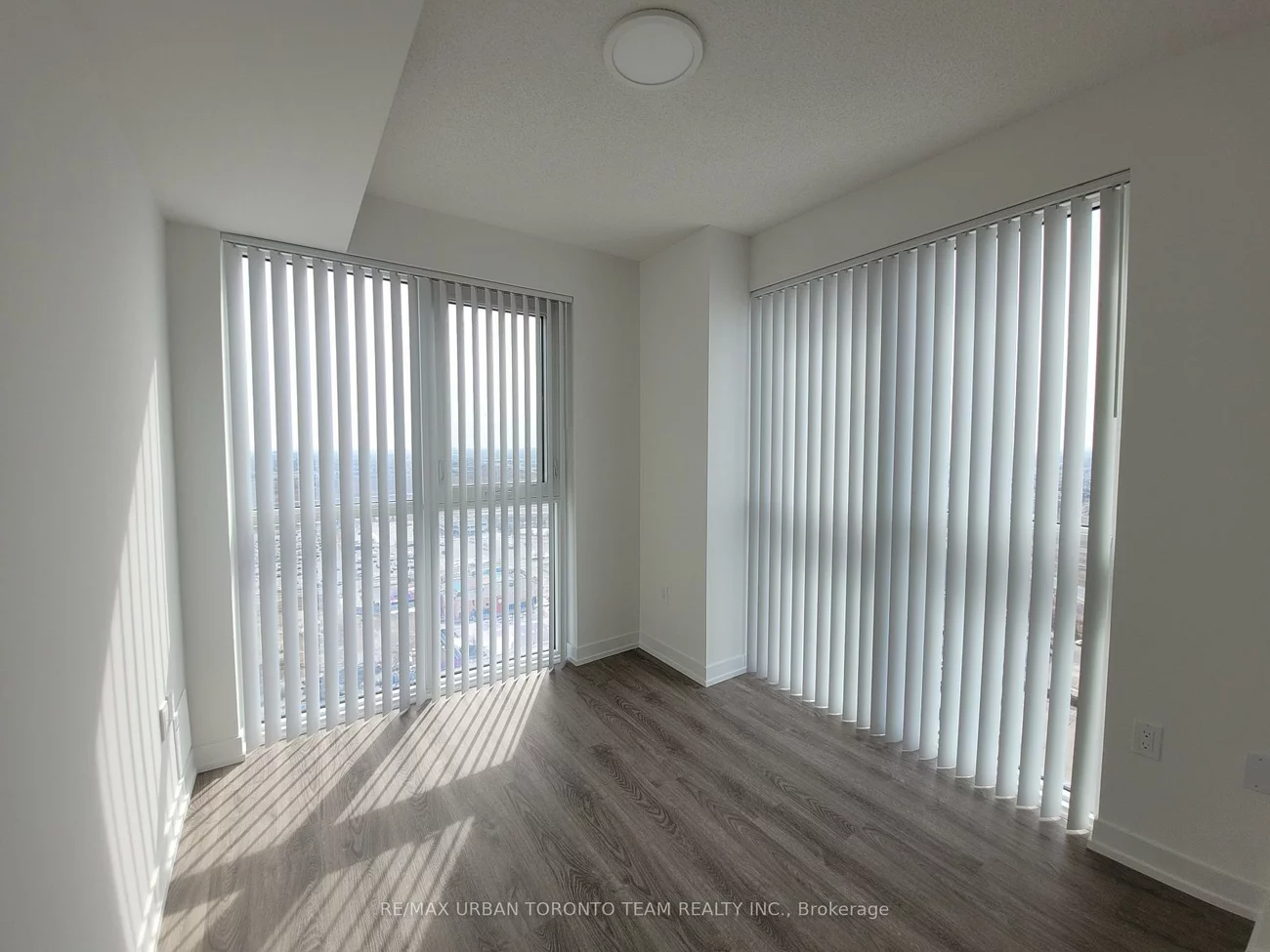 195, Commerce, Vaughan Corporate Centre, Vaughan