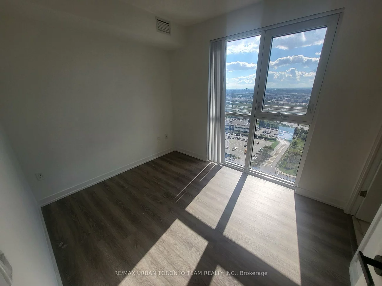 195, Commerce, Vaughan Corporate Centre, Vaughan