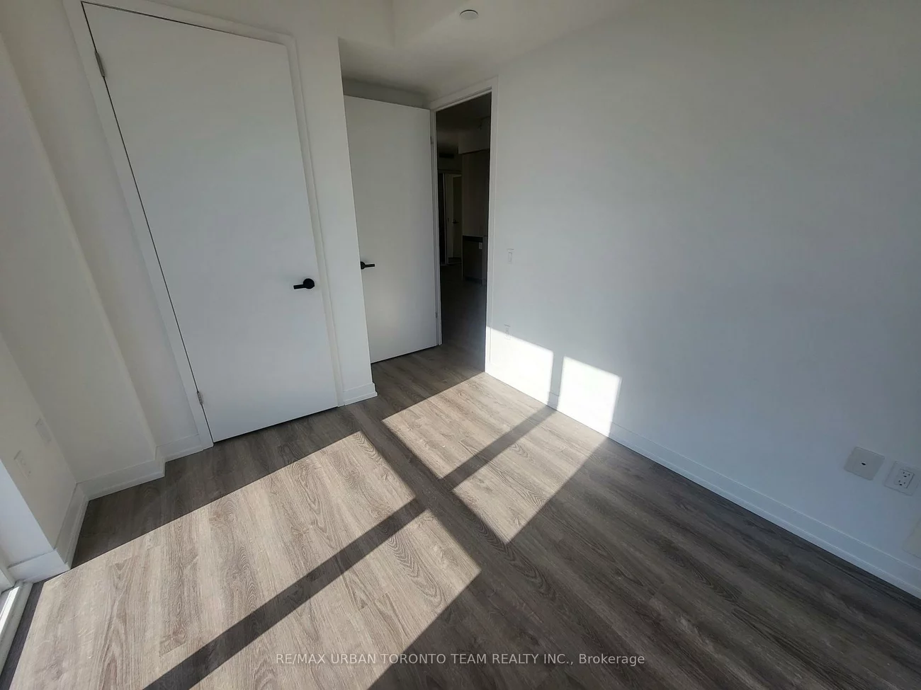 195, Commerce, Vaughan Corporate Centre, Vaughan