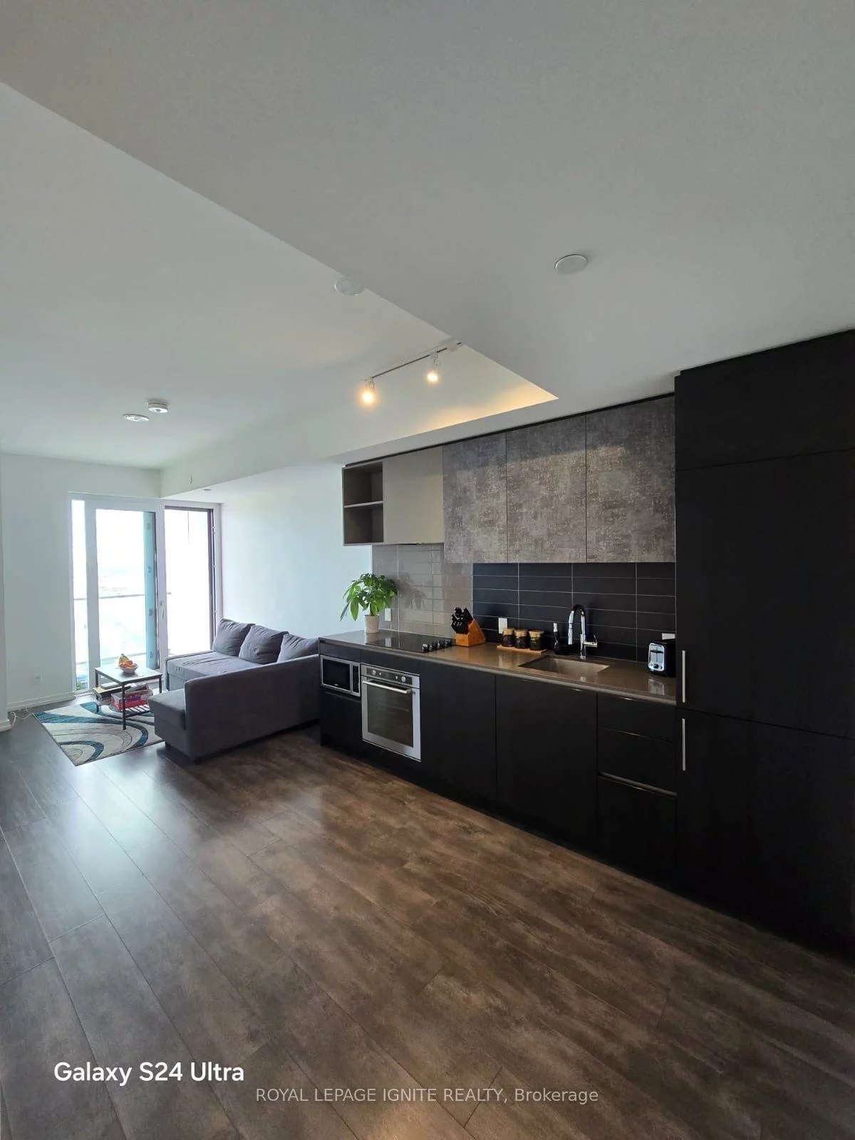 1000, Portage, Vaughan Corporate Centre, Vaughan