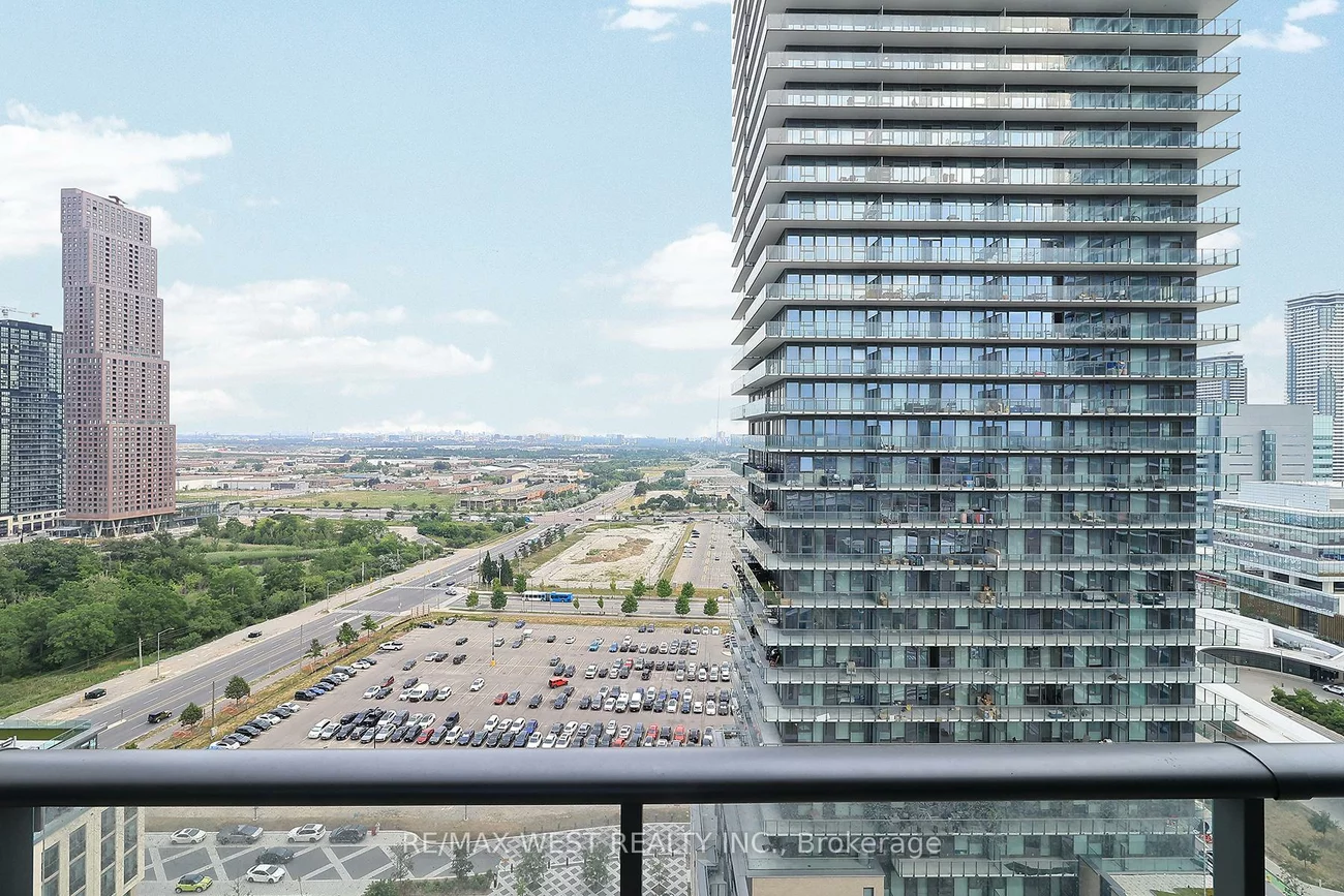 1000, Portage, Vaughan Corporate Centre, Vaughan