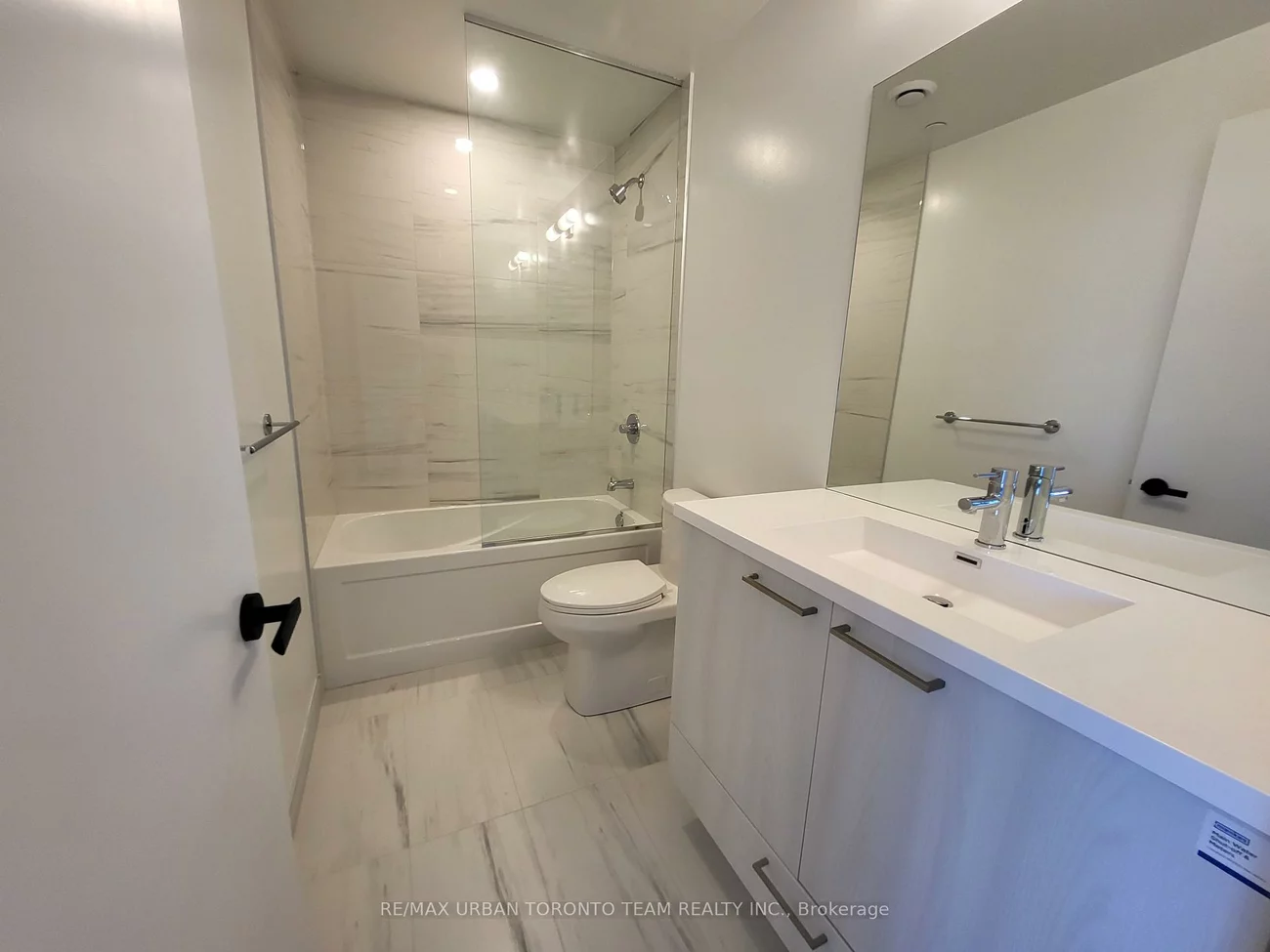 225, Commerce, Vaughan Corporate Centre, Vaughan