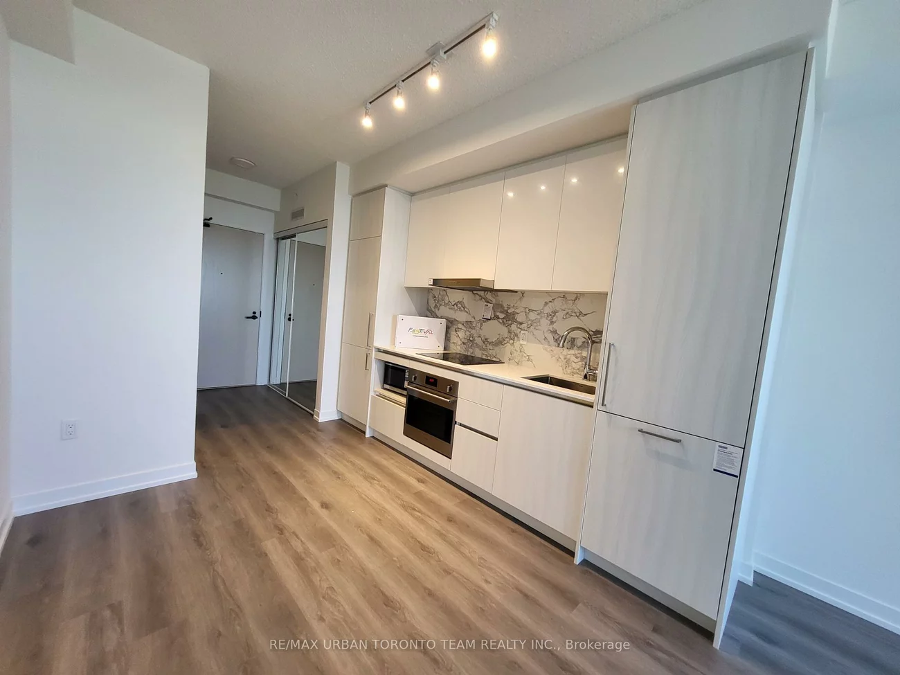 225, Commerce, Vaughan Corporate Centre, Vaughan