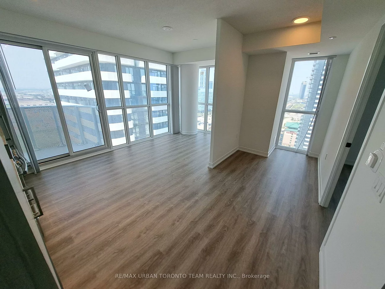 195, Commerce, Vaughan Corporate Centre, Vaughan