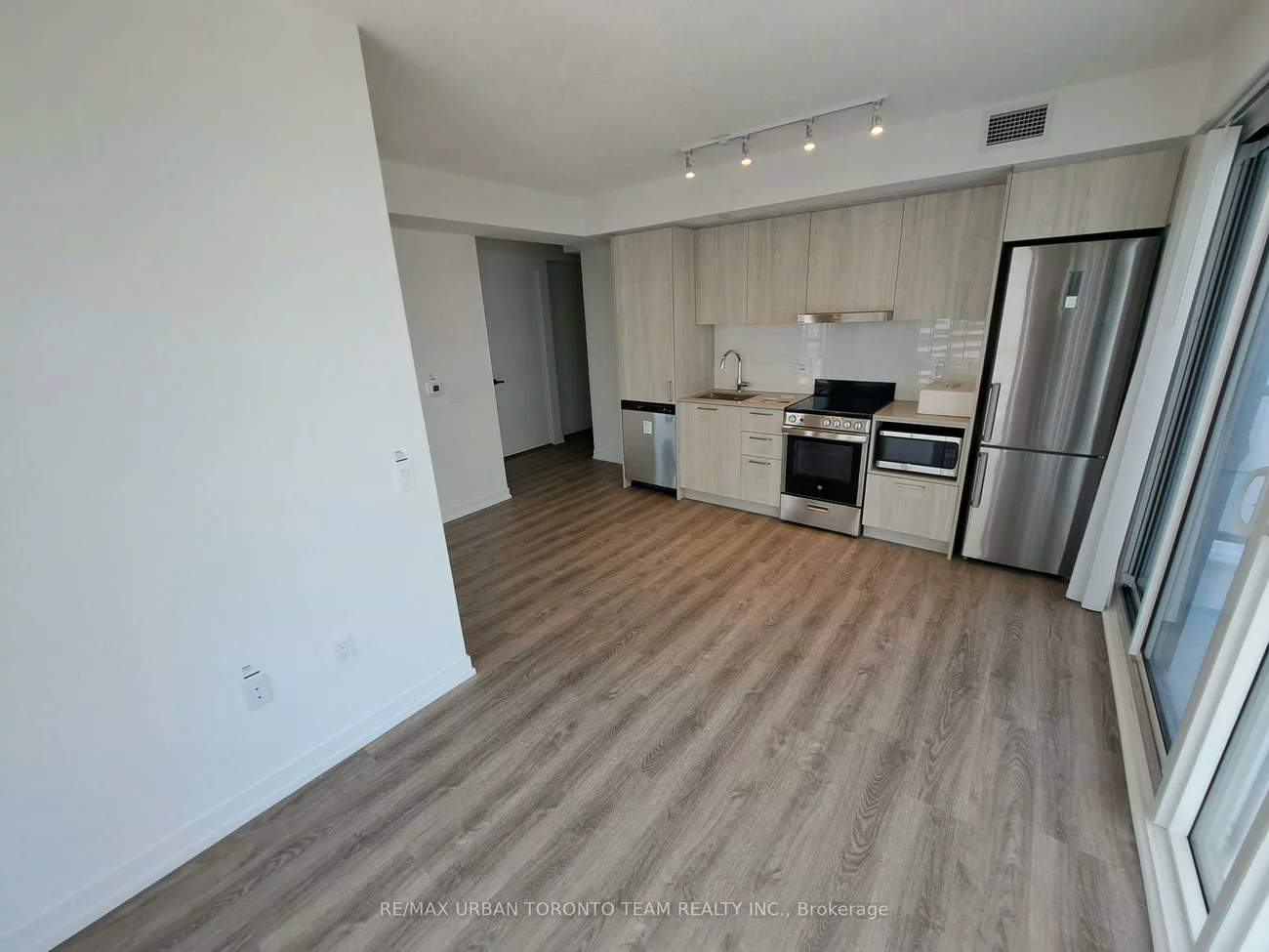 195, Commerce, Vaughan Corporate Centre, Vaughan