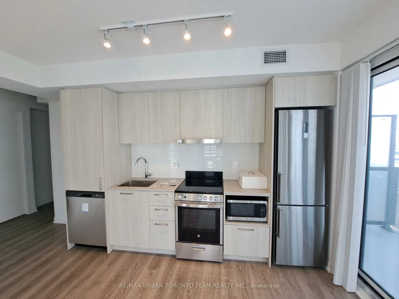 195, Commerce, Vaughan Corporate Centre, Vaughan