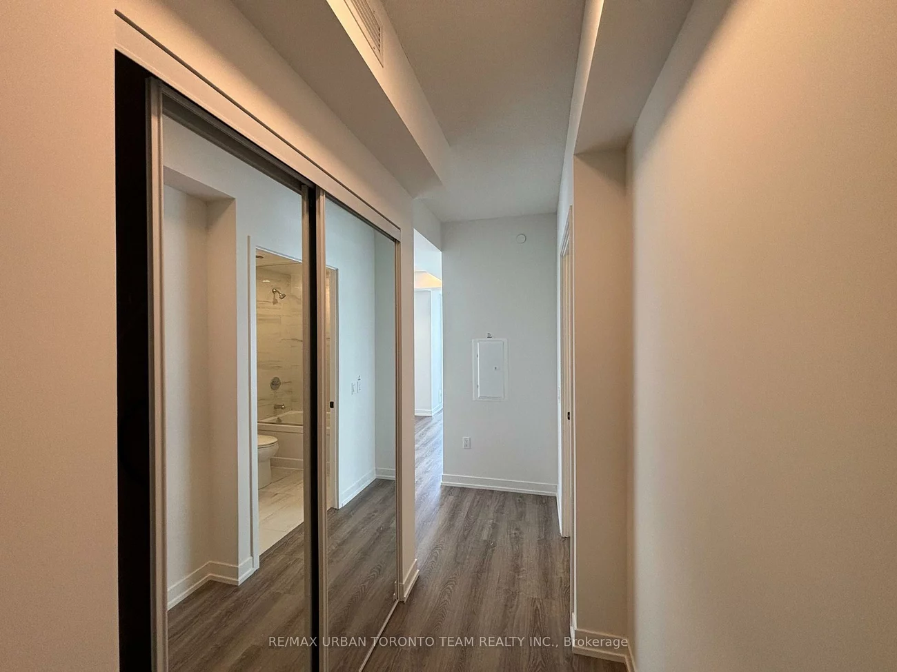 195, Commerce, Vaughan Corporate Centre, Vaughan